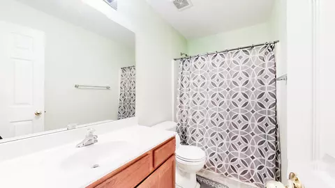 Bath - 1011 Hickory Pointe, Dickson, TN 37055 photo 4 of 4
