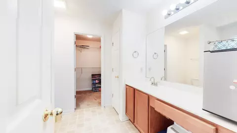Bath - 1011 Hickory Pointe, Dickson, TN 37055 photo 2 of 4