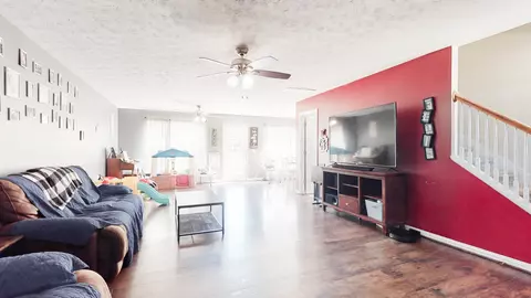 Living - 1011 Hickory Pointe, Dickson, TN 37055 photo 2 of 2