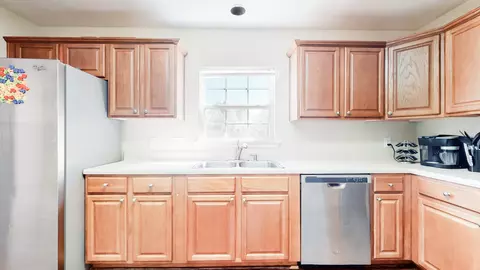 Kitchen - 1011 Hickory Pointe, Dickson, TN 37055 photo 3 of 4