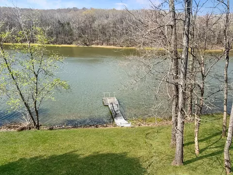 548 Hickman Shores Rd, Dover, TN 37058
