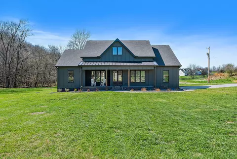 1117 Maxwell Branch Rd, Cottontown, TN 37048