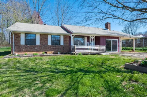 573 Magnolia Dr, Clarksville, TN 37042
