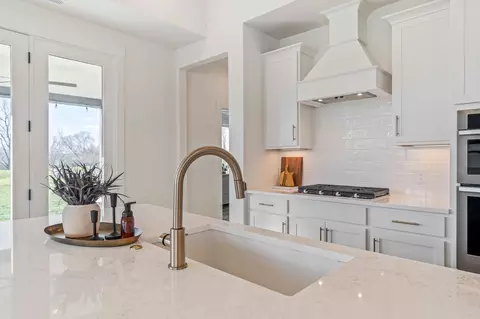 Kitchen - 4028 John Marsh Rd, Spring Hill, TN 37174 photo 6 of 7
