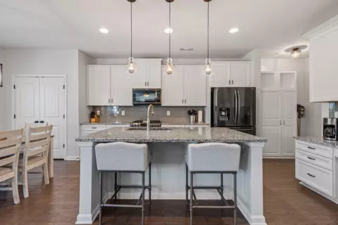 Kitchen - 944 Carnation Dr, Spring Hill, TN 37174 photo 2 of 3