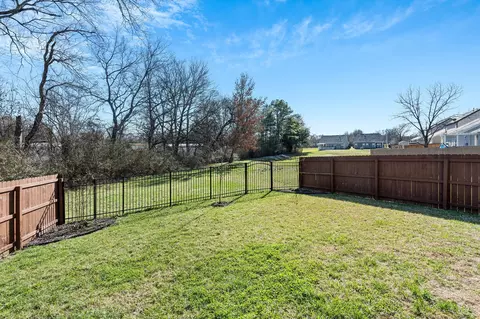 Exterior - 944 Carnation Dr, Spring Hill, TN 37174 photo 2 of 6