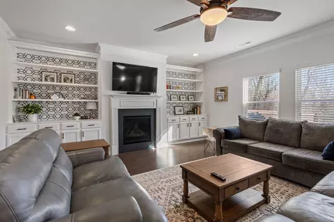 Living - 944 Carnation Dr, Spring Hill, TN 37174 photo 1 of 3