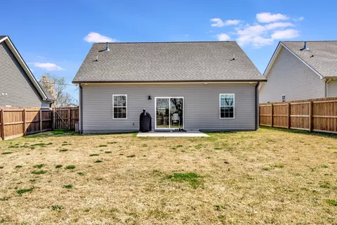 Exterior - 202 Miller St, Dickson, TN 37055 photo 3 of 6