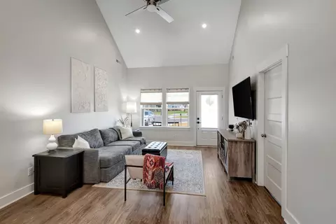 Living - 202 Miller St, Dickson, TN 37055 photo 2 of 2