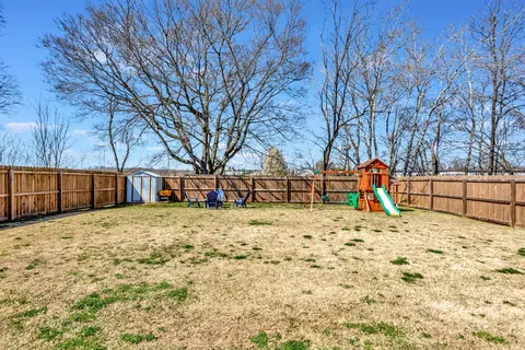 Exterior - 202 Miller St, Dickson, TN 37055 photo 4 of 6