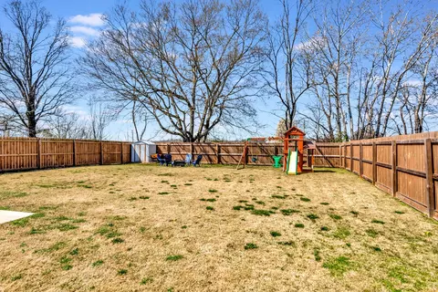 Exterior - 202 Miller St, Dickson, TN 37055 photo 5 of 6
