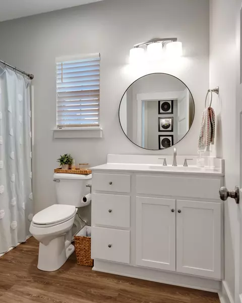 Bath - 202 Miller St, Dickson, TN 37055 photo 2 of 2