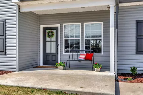 Exterior - 202 Miller St, Dickson, TN 37055 photo 2 of 6
