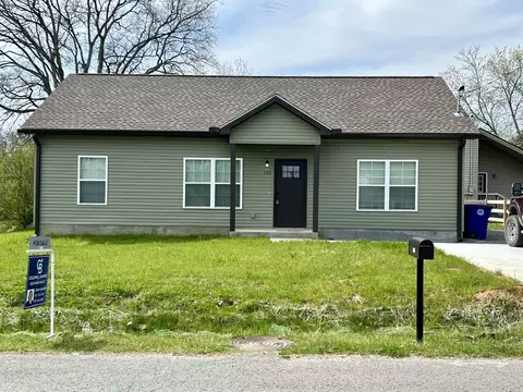 121 Locust St, Shelbyville, TN 37160