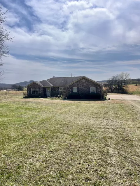 12 Warden Rd, Fayetteville, TN 37334