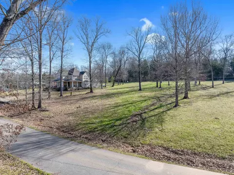 8 Bradley Ln, Bath Springs, TN 38311