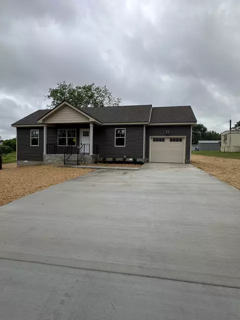 160 Oklahoma Ave, Oak Grove, KY 42262
