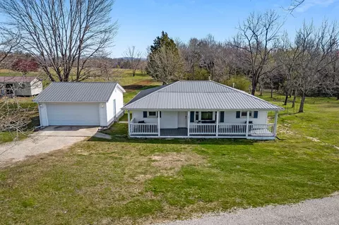 3821 Pollard Rd, Walling, TN 38587 photo 2
