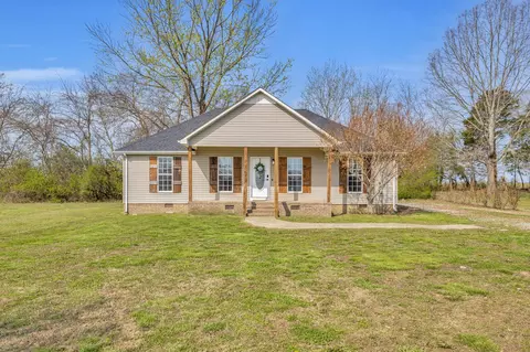 24 Riverton Dr, Fayetteville, TN 37334