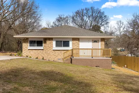 1601 Dallas Lake Rd, Hixson, TN 37343