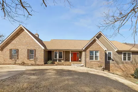 631 Stonebrook Dr, Chattanooga, TN 37415
