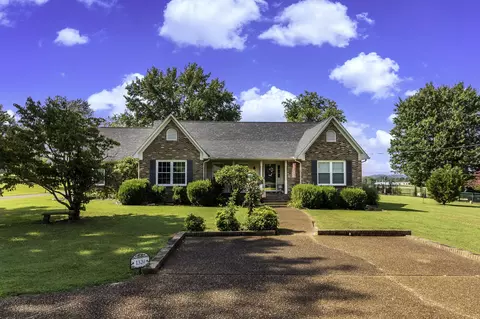 1320 Edgewood Dr, Pulaski, TN 38478