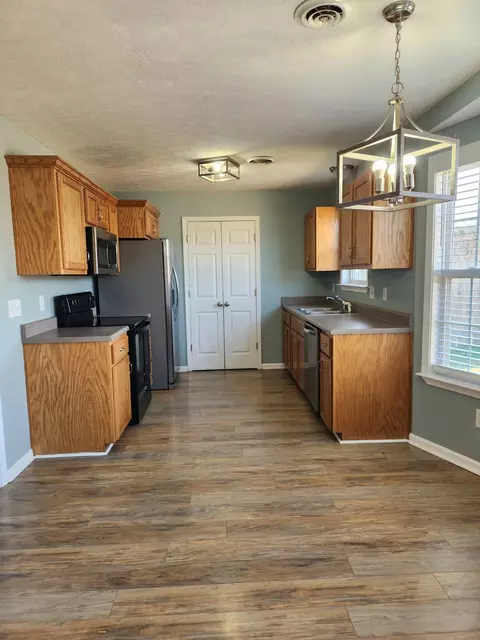 Kitchen - 419 Berry Cir, Springfield, TN 37172 photo 2 of 3
