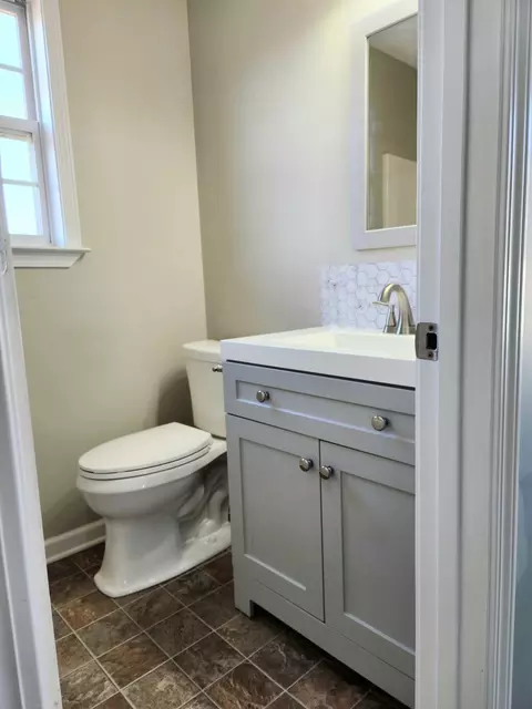 Bath - 419 Berry Cir, Springfield, TN 37172 photo 1 of 4