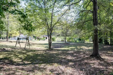 71 4th St, Big Sandy, TN 38221
