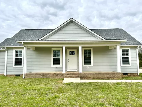 906 Hickory Dr, Lawrenceburg, TN 38464