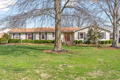 1123 Pin Oak Dr, Hopkinsville, KY 42240