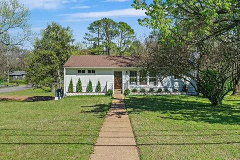 4952 Stillwood Dr, Nashville, TN 37220