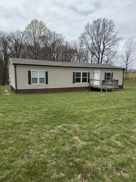 2883 Rocky Mound Rd, Westmoreland, TN 37186