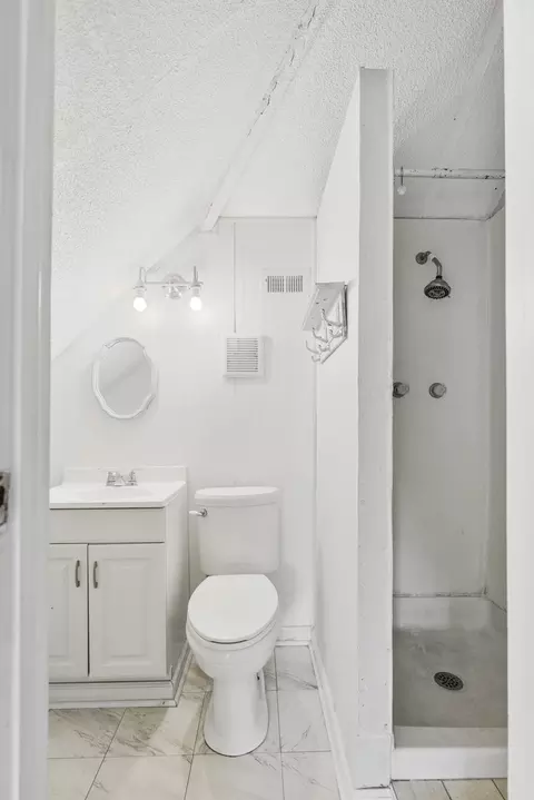 Bath - 500 5th Ave E, Springfield, TN 37172 photo 3 of 3