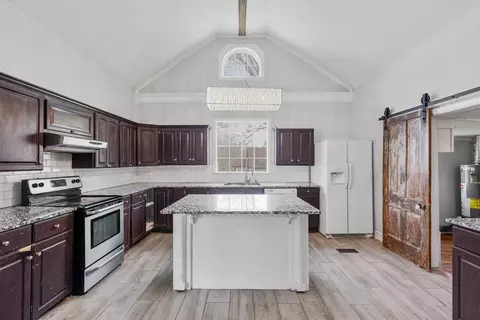 Kitchen - 500 5th Ave E, Springfield, TN 37172 photo 2 of 5