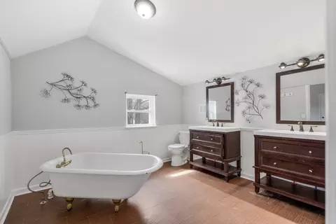 Bath - 500 5th Ave E, Springfield, TN 37172 photo 1 of 3