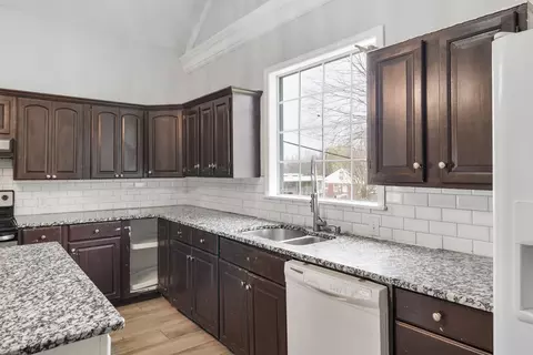 Kitchen - 500 5th Ave E, Springfield, TN 37172 photo 4 of 5