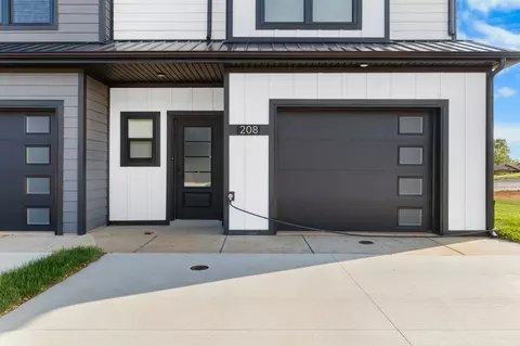 208 Jonathan Wade Cir, Clarksville, TN 37043