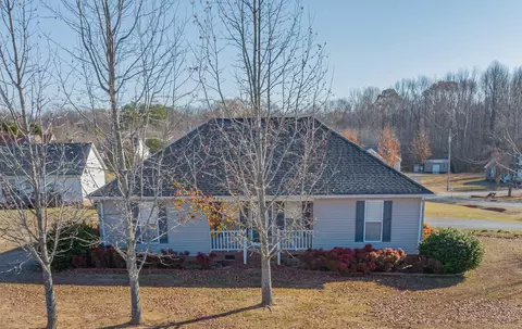 27 Ridgeline Dr, Fayetteville, TN 37334