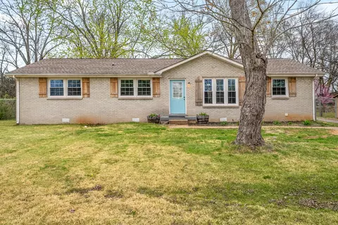 7 Charlemagne Blvd, Clarksville, TN 37042