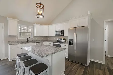 987 Promise Land Rd, Charlotte, TN 37036