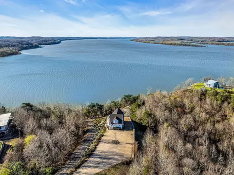 1060 Harborview Dr, Waverly, TN 37185