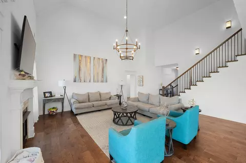 Living - 72 Lancaster Cv, Jackson, TN 38305 photo 4 of 4