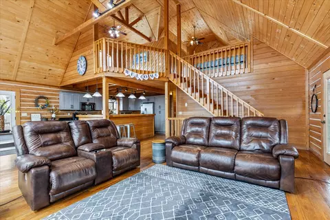 Living - 237 Lewis Cir, Dover, TN 37058 photo 2 of 6