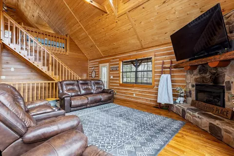 Living - 237 Lewis Cir, Dover, TN 37058 photo 3 of 6