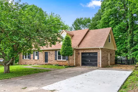 811 Alton Dr, Clarksville, TN 37043