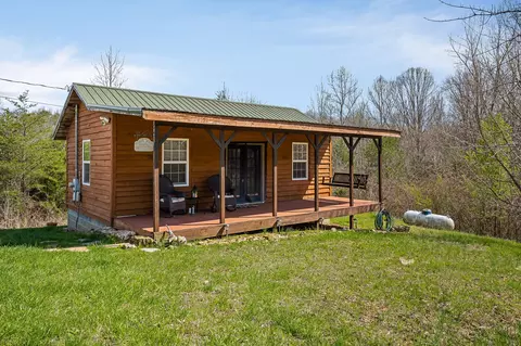706 Pages Ln, Smithville, TN 37166