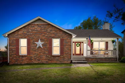 2111 Single Tree Dr, Clarksville, TN 37040
