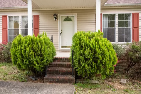 Exterior - 1107 Hickory Pointe, Dickson, TN 37055 photo 3 of 4