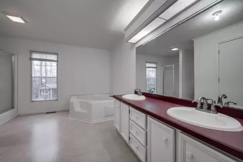 Bath - 1107 Hickory Pointe, Dickson, TN 37055 photo 1 of 2